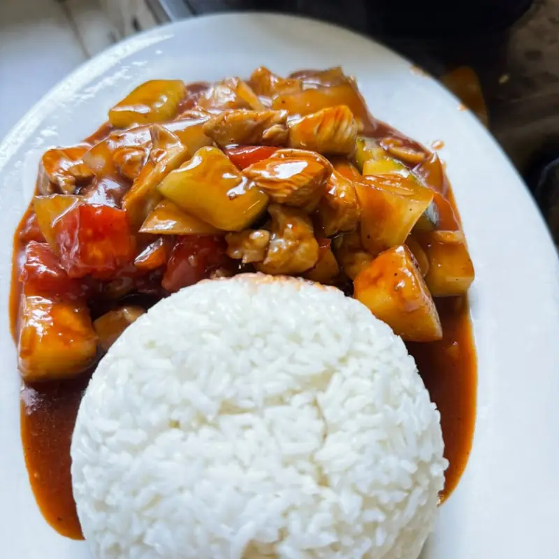 Chicken in sweet-and-sour sauce with steamed rice at Vang Vieng Sunset restaurant